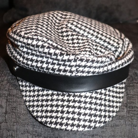 3/$20 Houndstooth Cabbie Hat